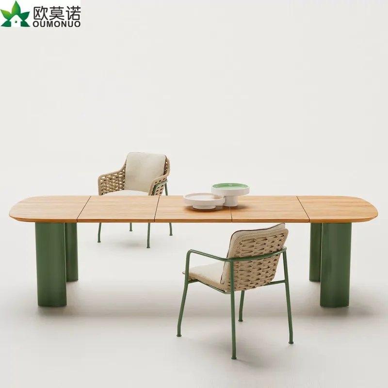 Outdoor Furniture Hotel - Set di Tavolo e Sedie da
